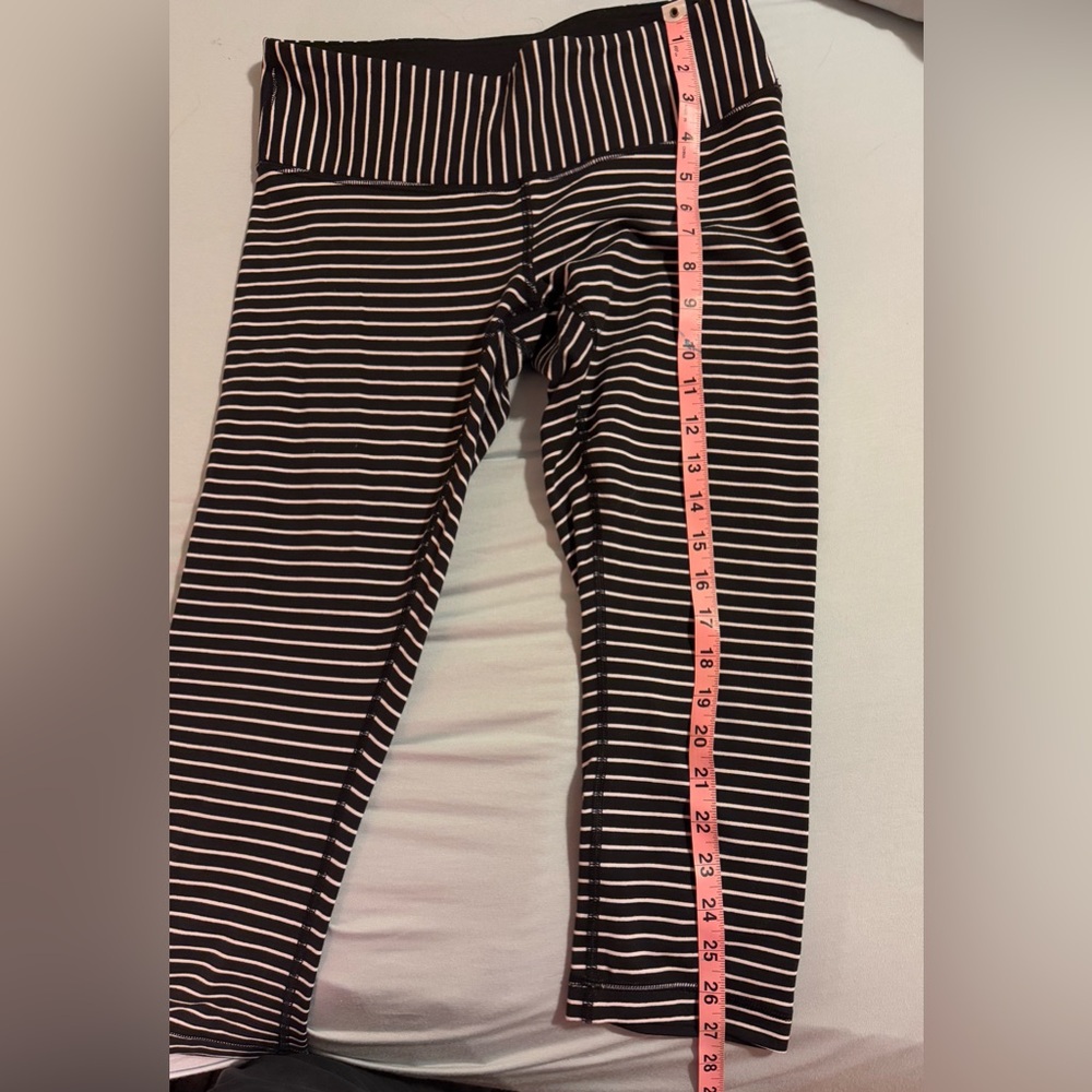 LULULEMON “Wunder Under Crop Leggings” stripes black and white Workout - Picture 4 of 8